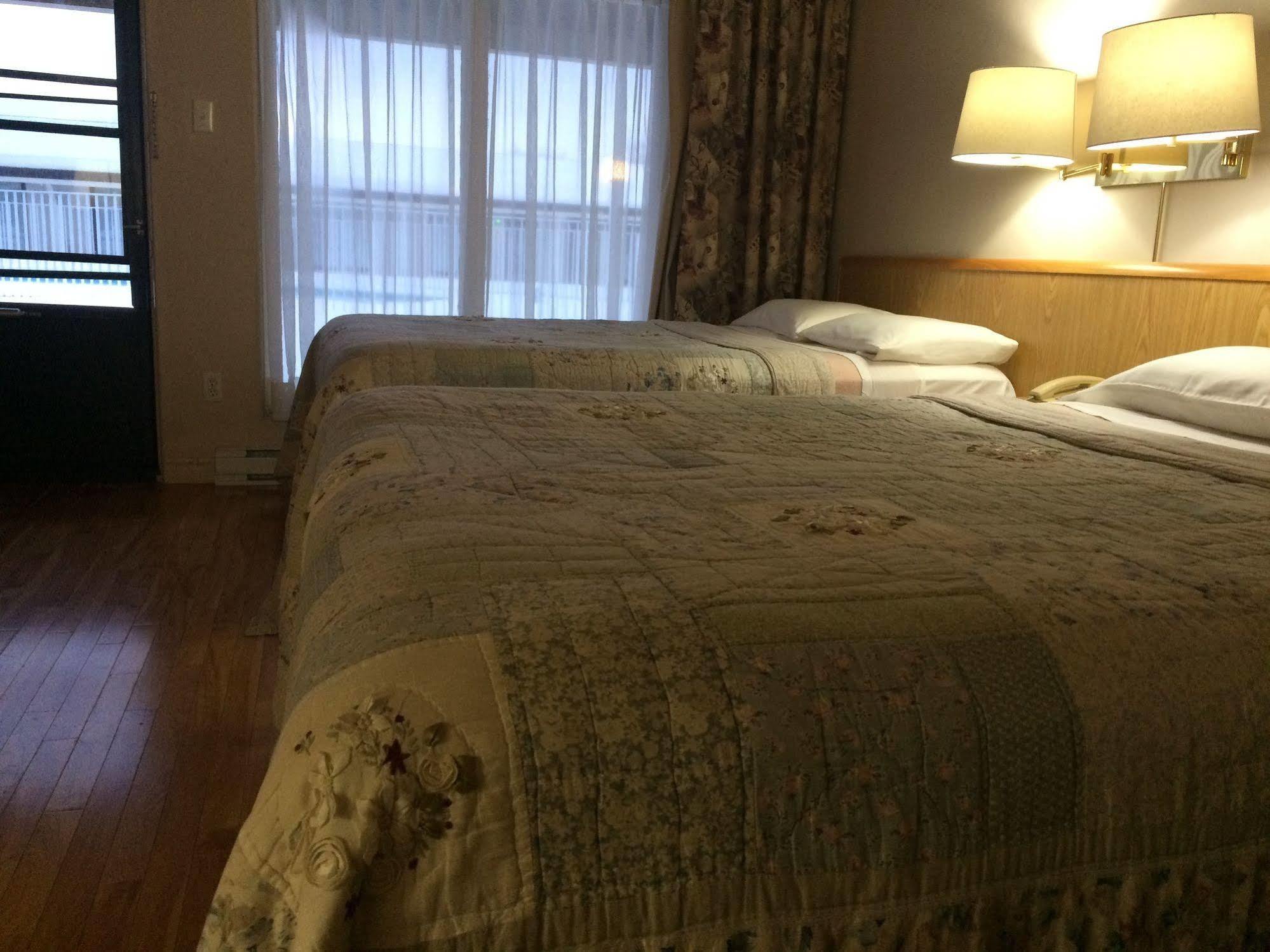 Hotel Motel Bonsoir 그랜비 외부 사진